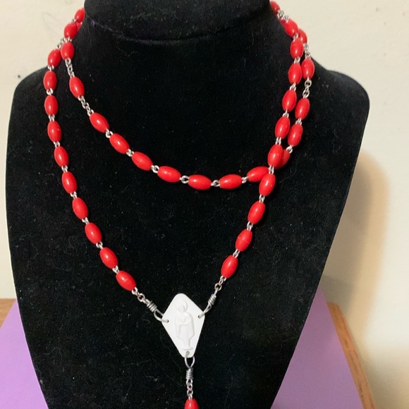 Necklace beaded and crucifix - Picture 2 of 8